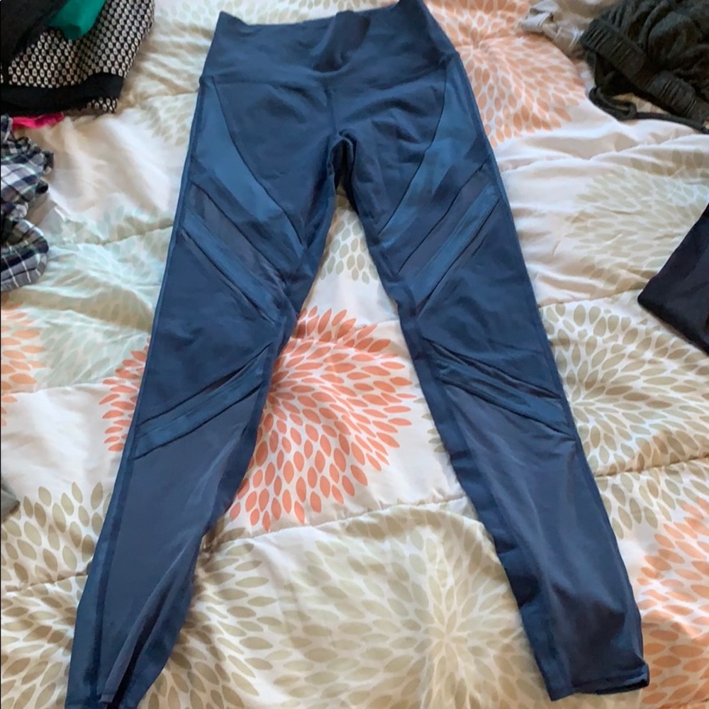 Alo size 6 light blue leggings!